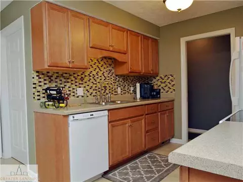 2822 Cooley Dr, Lansing, MI 48911 photo 12