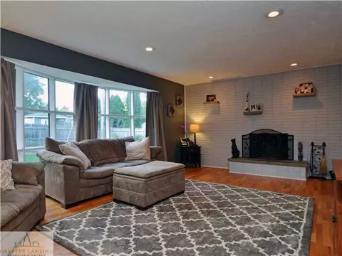2822 Cooley Dr, Lansing, MI 48911 photo 4