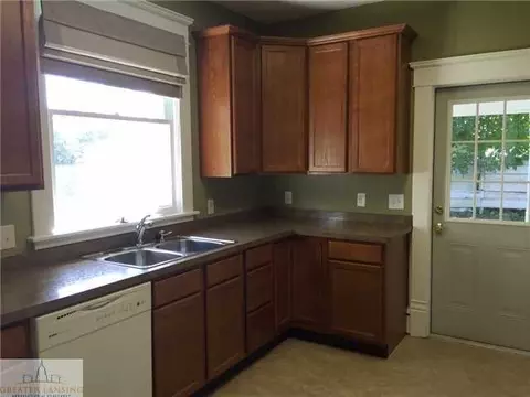422 Adams, Lansing, MI 48906 photo 5