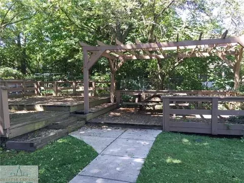 422 Adams, Lansing, MI 48906 photo 14