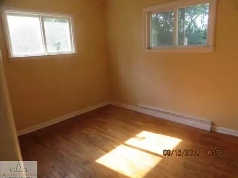 911 Pendleton Dr, Lansing, MI 48917 photo 5