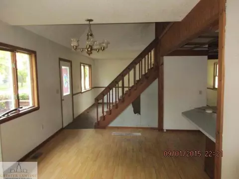 705 W W Grace, Owosso, MI 48867 photo 3