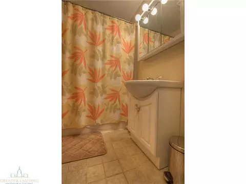 561 Kendon Dr, Lansing, MI 48910 photo 7