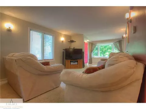 561 Kendon Dr, Lansing, MI 48910 photo 4