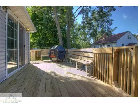 561 Kendon Dr, Lansing, MI 48910 photo 10