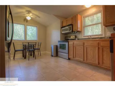 561 Kendon Dr, Lansing, MI 48910 photo 2
