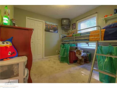 561 Kendon Dr, Lansing, MI 48910 photo 9