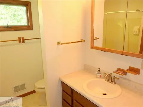 2720 Aurelius Rd, Lansing, MI 48910 photo 13