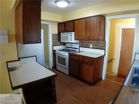 2302 Darby Dr, Lansing, MI 48906 photo 6