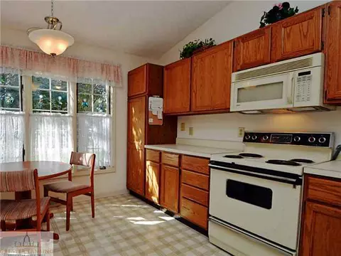 1110 Brookside Dr, Lansing, MI 48917 photo 9