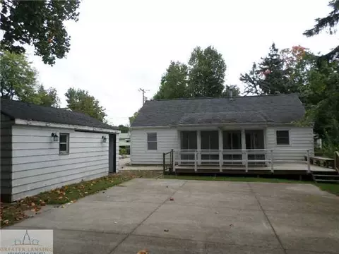 636 Maple St, Grand Ledge, MI 48837 photo 4