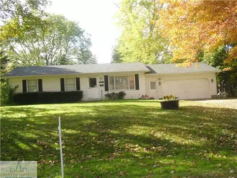 2819 Memory Ln, Lansing, MI 48911 photo 1