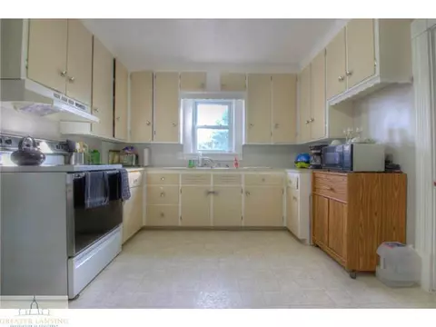 204 E Walker St, Saint Johns, MI 48879 photo 8