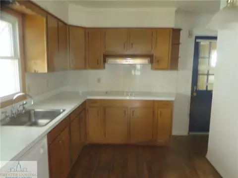 1510 Berkeley Dr, Lansing, MI 48910 photo 2