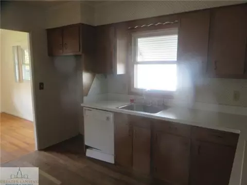 1510 Berkeley Dr, Lansing, MI 48910 photo 3