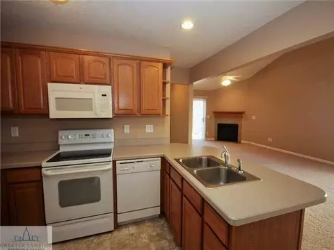 708 E Walker St, Saint Johns, MI 48879 photo 5