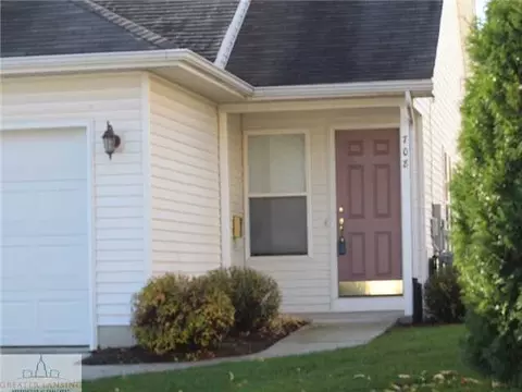 708 E Walker St, Saint Johns, MI 48879 photo 1