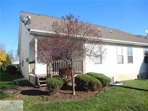 708 E Walker St, Saint Johns, MI 48879 photo 2