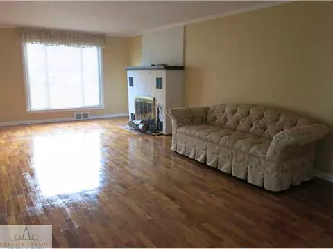 1915 E Willard Ave, Lansing, MI 48910 photo 2