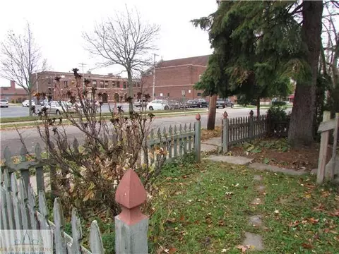121 Custer Ave, Lansing, MI 48912 photo 2