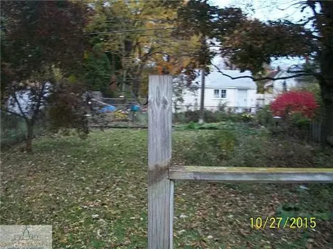 2211 Alpha St, Lansing, MI 48910 photo 3