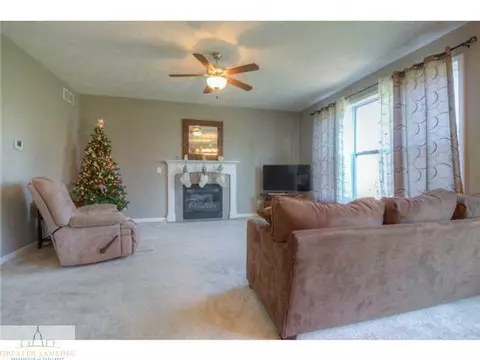 1099 Oakwood Dr, Dewitt, MI 48820 photo 4