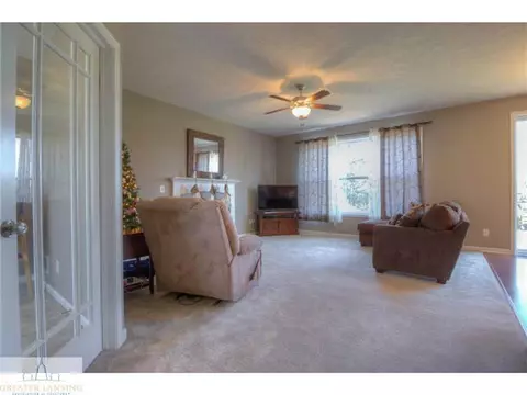 1099 Oakwood Dr, Dewitt, MI 48820 photo 3