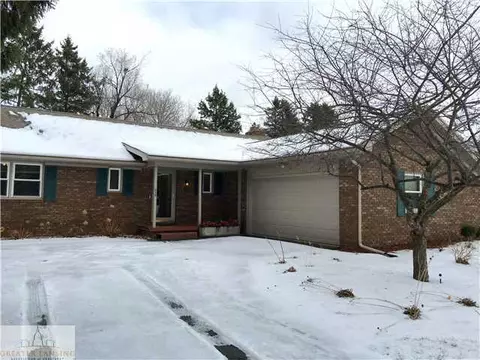 310 Manchester, Dewitt, MI 48820 photo 1