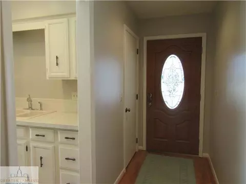 310 Manchester, Dewitt, MI 48820 photo 5