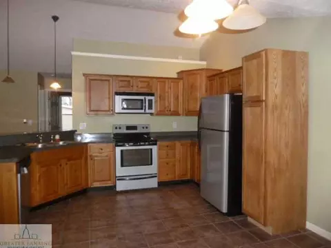 2612 E Cavanaugh Rd, Lansing, MI 48910 photo 2