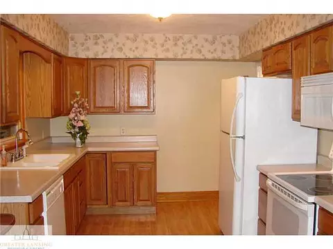 1075 W Round Lake Rd, Dewitt, MI 48820 photo 2