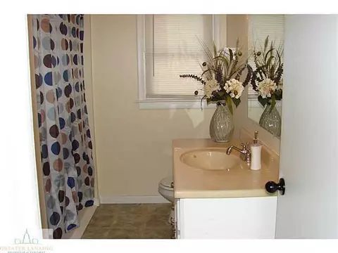 1075 W Round Lake Rd, Dewitt, MI 48820 photo 10