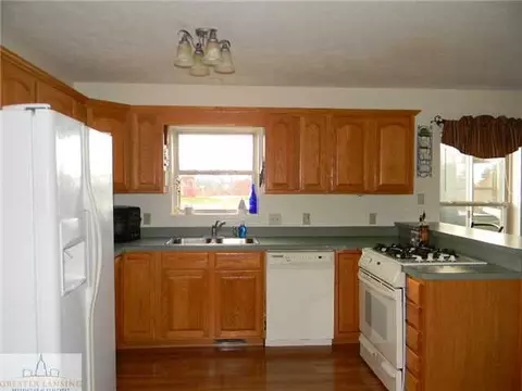 6905 W Howe Rd, Dewitt, MI 48820 photo 8