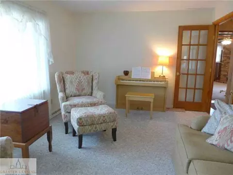 885 N Waverly, Dimondale, MI 48821 photo 3