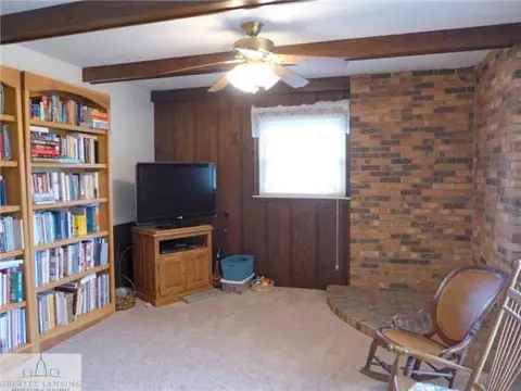 885 N Waverly, Dimondale, MI 48821 photo 4