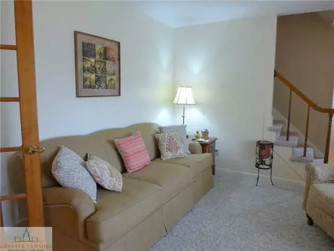 885 N Waverly, Dimondale, MI 48821 photo 2