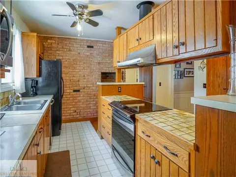 2425 Hanover Dr, Lansing, MI 48911 photo 5