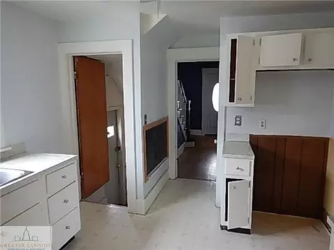 326 Smith Ave, Lansing, MI 48910 photo 4