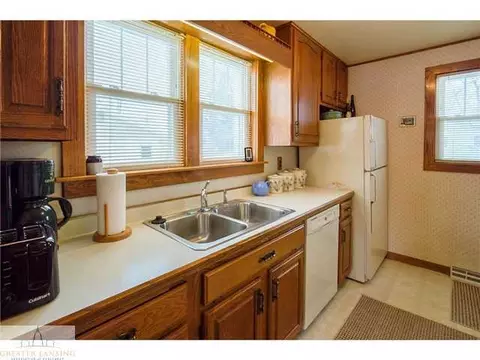 327 E Riverside St, Williamston, MI 48895 photo 3
