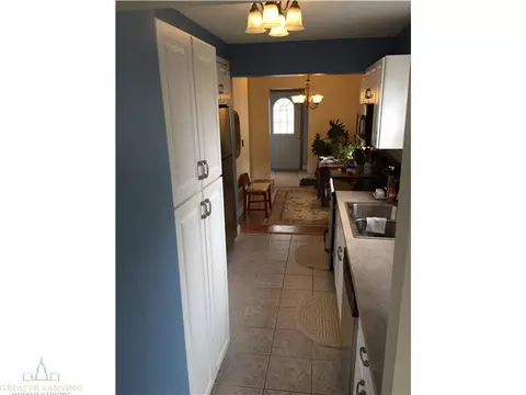 636 E Cavanaugh Rd, Lansing, MI 48910 photo 5