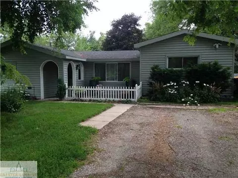 807 Pine St, Dewitt, MI 48820 photo 1