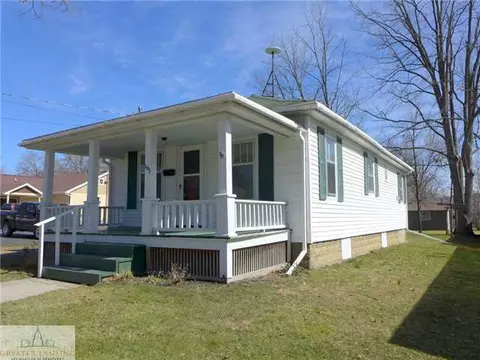 105 S Mead St, Saint Johns, MI 48879 photo 2