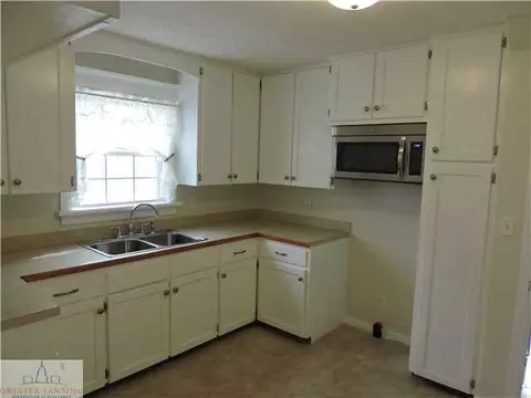 1127 Alsdorf St, Lansing, MI 48910 photo 2
