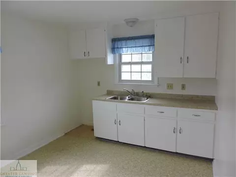 1127 Alsdorf St, Lansing, MI 48910 photo 5