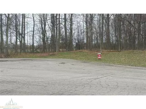 200 Three Oaks Dr, Okemos, MI 48864 photo 2