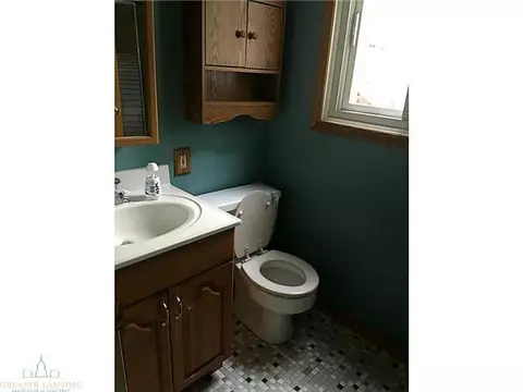 826 Maycroft Rd, Lansing, MI 48917 photo 9