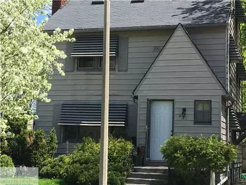 421 Huron, Lansing, MI 48915 photo 2