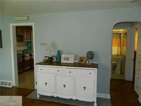221 E Willow St, Perry, MI 48872 photo 5