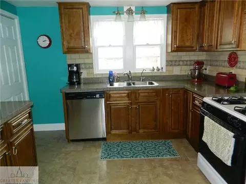 221 E Willow St, Perry, MI 48872 photo 7