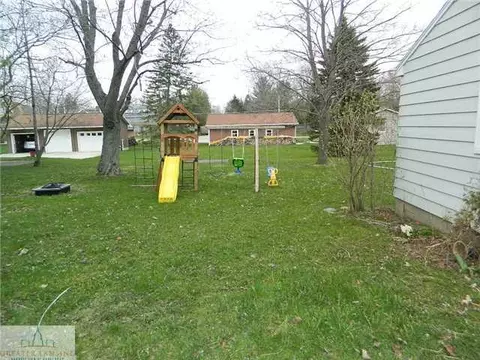 221 E Willow St, Perry, MI 48872 photo 25